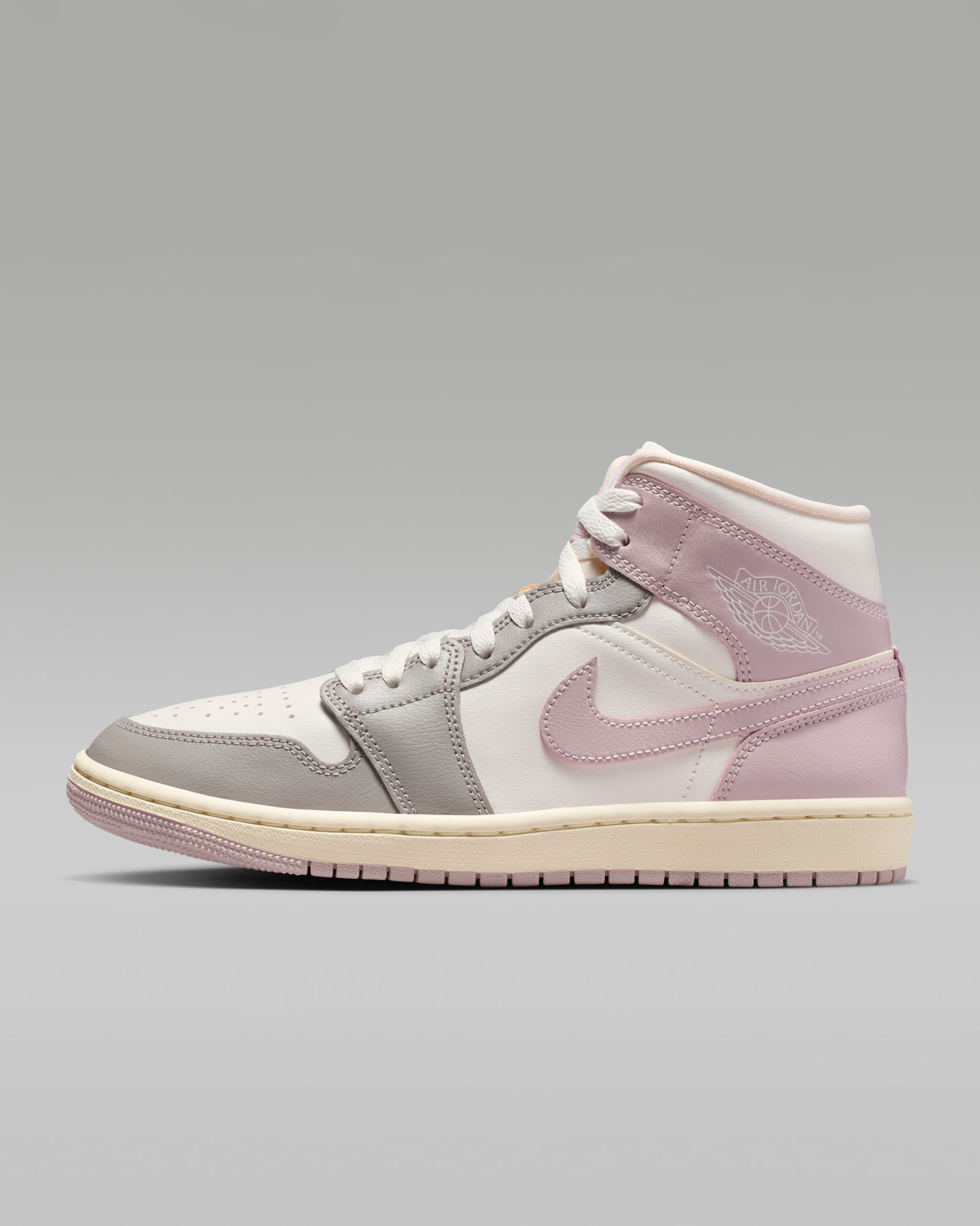 Air Jordan 1 Mid Women's Shoes. Nike LU